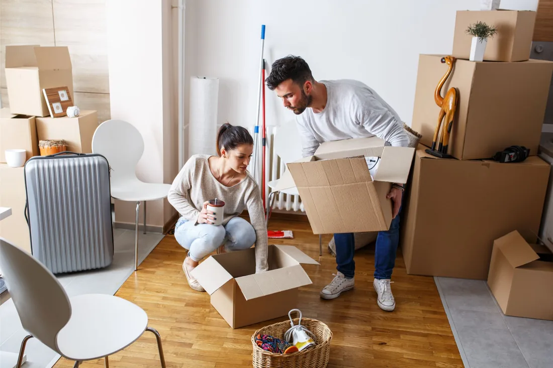 Umzug von Offenbach nach Alcorcón – Kartons packen in der Wohnung